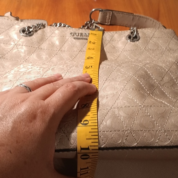 Guess Signature Beige Women Bag With Chain Handles - Picture 6 of 15